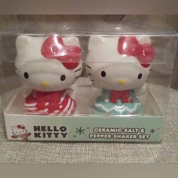 Hello Kitty Christmas 🎄 Mug and Shaker Set - Picture 4 of 4